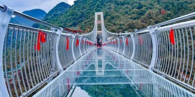 Viral! Mirip Squid Game, Inilah Desain Jembatan Gantung Kaca Bromo